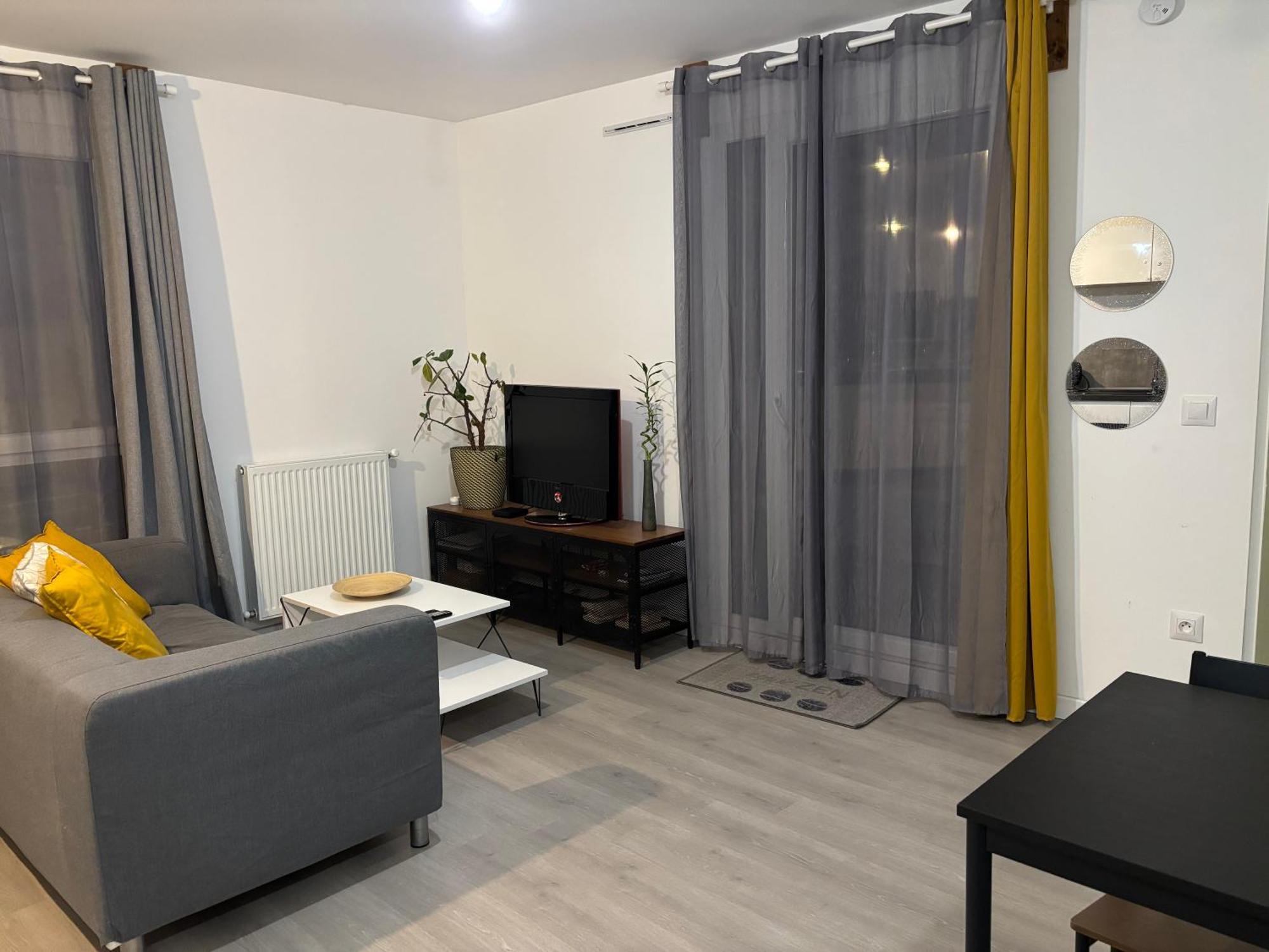 Villejuif - Metro Leo Lagrange - 2 Pieces Avec Balcon Bagian luar foto
