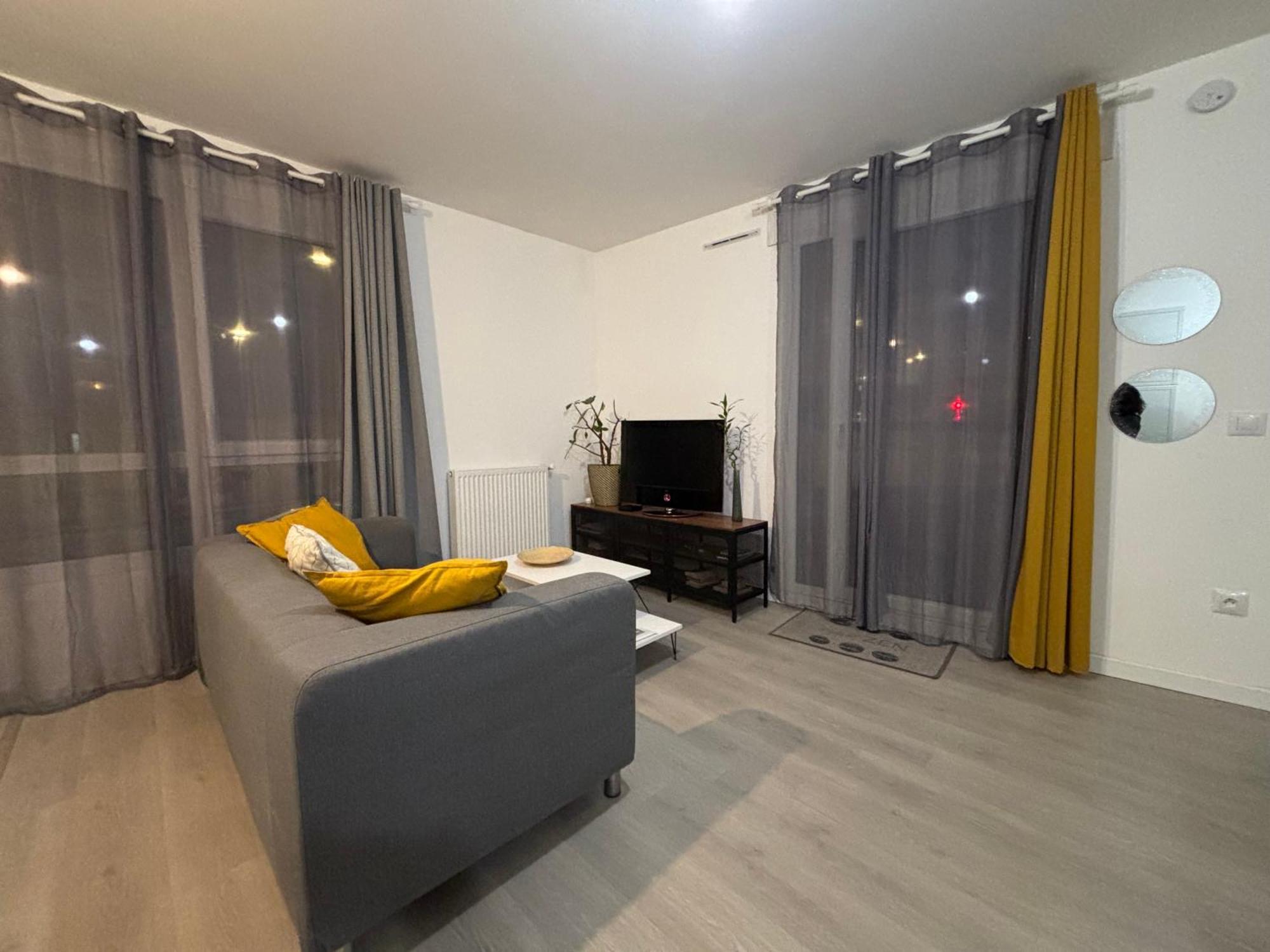 Villejuif - Metro Leo Lagrange - 2 Pieces Avec Balcon Bagian luar foto